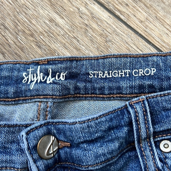 Style & Co. Straight Crop Jeans - good condition - Picture 3 of 5